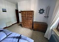 Atemberaubende traditionelle Villa mit 5 Schlafzimmern und 2 Bädern in 140.000 m2 Waldgebiet in Sax in Daft on Spain 