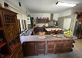 Atemberaubende traditionelle Villa mit 5 Schlafzimmern und 2 Bädern in 140.000 m2 Waldgebiet in Sax in Daft on Spain 