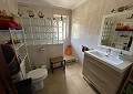 Atemberaubende traditionelle Villa mit 5 Schlafzimmern und 2 Bädern in 140.000 m2 Waldgebiet in Sax in Daft on Spain 