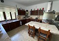 Atemberaubende traditionelle Villa mit 5 Schlafzimmern und 2 Bädern in 140.000 m2 Waldgebiet in Sax in Daft on Spain 