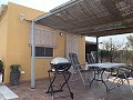 Villa met privézwembad, 3 slaapkamers, aparte garage en olijfbomen in Daft on Spain 