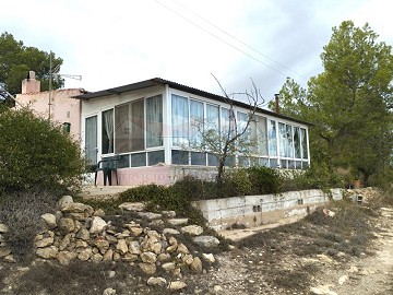 4 Bed 1 Bath Country house in Monovar.