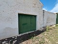 Belle maison de campagne de 6 chambres et 1 salle de bain à Yecla. in Daft on Spain 
