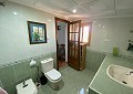 Villa mit 3 Schlafzimmern und 2 Bädern sowie Gästehaus mit 3 Schlafzimmern und 1 Bad in Salinas. in Daft on Spain 