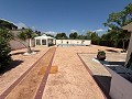 Prachtig landhuis met 5 slaapkamers en 3 badkamers (verdeeld in 2 woningen) in Castalla. in Daft on Spain 