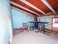Espaciosa casa de campo con 8 habitaciones para reformar en Yecla in Daft on Spain 