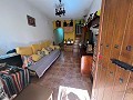 Charmant dorpshuis met drie verdiepingen in Elche de la Sierra in Daft on Spain 