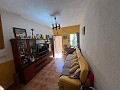 Charmant dorpshuis met drie verdiepingen in Elche de la Sierra in Daft on Spain 