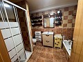 Charmant dorpshuis met drie verdiepingen in Elche de la Sierra in Daft on Spain 