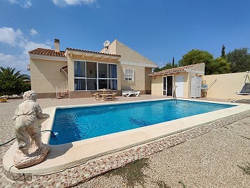 Belle villa espagnole de 3 chambres avec piscine à Fortuna.