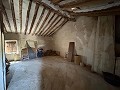 Amplia casa con garaje y gran parcela: Una casa con grandes posibilidades in Daft on Spain 