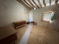 Amplia casa con garaje y gran parcela: Una casa con grandes posibilidades in Daft on Spain 