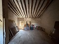 Amplia casa con garaje y gran parcela: Una casa con grandes posibilidades in Daft on Spain 
