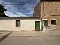 Amplia casa con garaje y gran parcela: Una casa con grandes posibilidades in Daft on Spain 