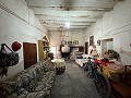 Amplia casa con garaje y gran parcela: Una casa con grandes posibilidades in Daft on Spain 