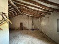 Amplia casa con garaje y gran parcela: Una casa con grandes posibilidades in Daft on Spain 