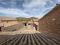 Amplia casa con garaje y gran parcela: Una casa con grandes posibilidades in Daft on Spain 