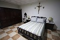 Gran casa independiente de 9 dormitorios en la ciudad, ideal para negocios in Daft on Spain 