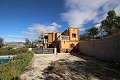 Freistehende Villa in Monovar mit zwei Gästehäusern und einem Pool in Daft on Spain 