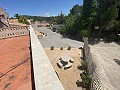 Gran Casa de Campo con negocio de mármol y plantación de uva in Daft on Spain 