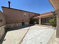 Gran Casa de Campo con negocio de mármol y plantación de uva in Daft on Spain 