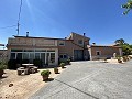 Gran Casa de Campo con negocio de mármol y plantación de uva in Daft on Spain 