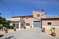 Gran Casa de Campo con negocio de mármol y plantación de uva in Daft on Spain 