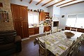 Grote villa met zwembad en tuin in Daft on Spain 