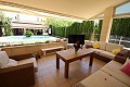 Grote villa met zwembad en tuin in Daft on Spain 