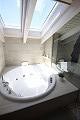 Grote villa met zwembad en tuin in Daft on Spain 