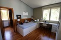 Grote villa met zwembad en tuin in Daft on Spain 
