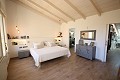 Grote villa met zwembad en tuin in Daft on Spain 