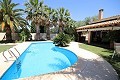Grote villa met zwembad en tuin in Daft on Spain 