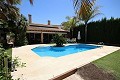 Grote villa met zwembad en tuin in Daft on Spain 