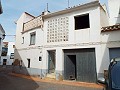 Grande maison de ville avec 2 appartements séparés et garage in Daft on Spain 