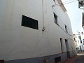 Grande maison de ville avec 2 appartements séparés et garage in Daft on Spain 