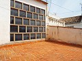 Grande maison de ville avec 2 appartements séparés et garage in Daft on Spain 