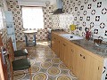 Grande maison de ville avec 2 appartements séparés et garage in Daft on Spain 