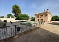 Villa massive de 5 chambres et 3 salles de bain avec écuries in Daft on Spain 