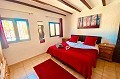 Impresionante villa de 7 dormitorios con piscina en Barbarroja in Daft on Spain 