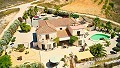 Impresionante villa de 7 dormitorios con piscina en Barbarroja in Daft on Spain 