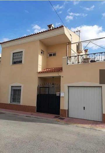 Belle maison de ville de 3 chambres et 3 salles de bains à Hondon de los Frailes