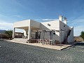 Villa moderna de 3 dormitorios a pie de la ciudad con casas de huéspedes in Daft on Spain 