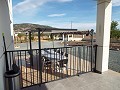 Villa moderna de 3 dormitorios a pie de la ciudad con casas de huéspedes in Daft on Spain 