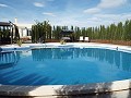Villa moderna de 3 dormitorios a pie de la ciudad con casas de huéspedes in Daft on Spain 