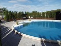 Villa moderna de 3 dormitorios a pie de la ciudad con casas de huéspedes in Daft on Spain 