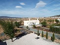 Villa moderna de 3 dormitorios a pie de la ciudad con casas de huéspedes in Daft on Spain 