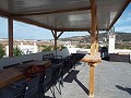 Villa moderna de 3 dormitorios a pie de la ciudad con casas de huéspedes in Daft on Spain 