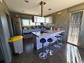 Atemberaubende 5-Bett-Villa mit Pool in Daft on Spain 