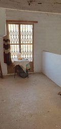 Groot herenhuis met commerciële ruimte in Daft on Spain 